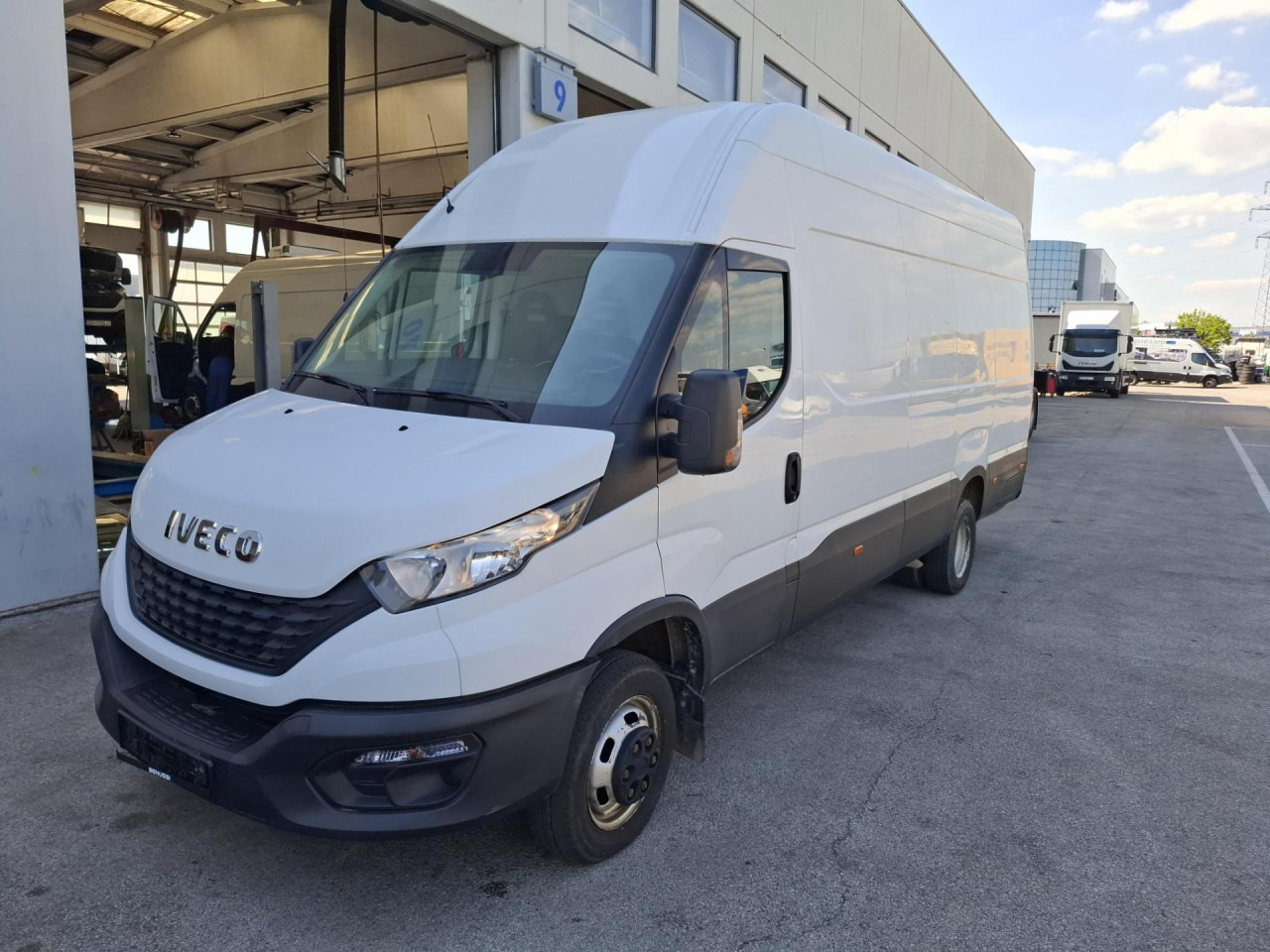 IVECO Daily 35C16V - Transport de personnes: photos 1 IVECO Daily 35C16V - Transport de personnes: photos 1