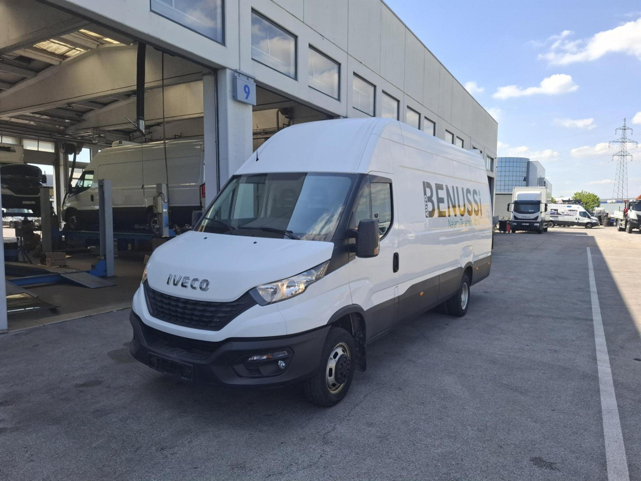 IVECO Daily 35C18H V - Transport de personnes: photos 1 IVECO Daily 35C18H V - Transport de personnes: photos 1