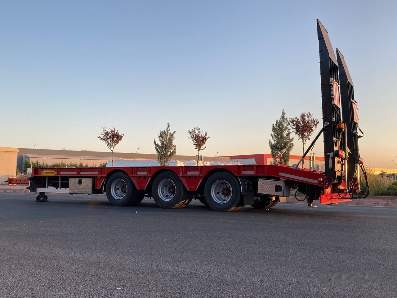 Scorpion Trailer NEW TRIDEM - Remorque porte-engin surbaissée: photos 2 Scorpion Trailer NEW TRIDEM - Remorque porte-engin surbaissée: photos 2