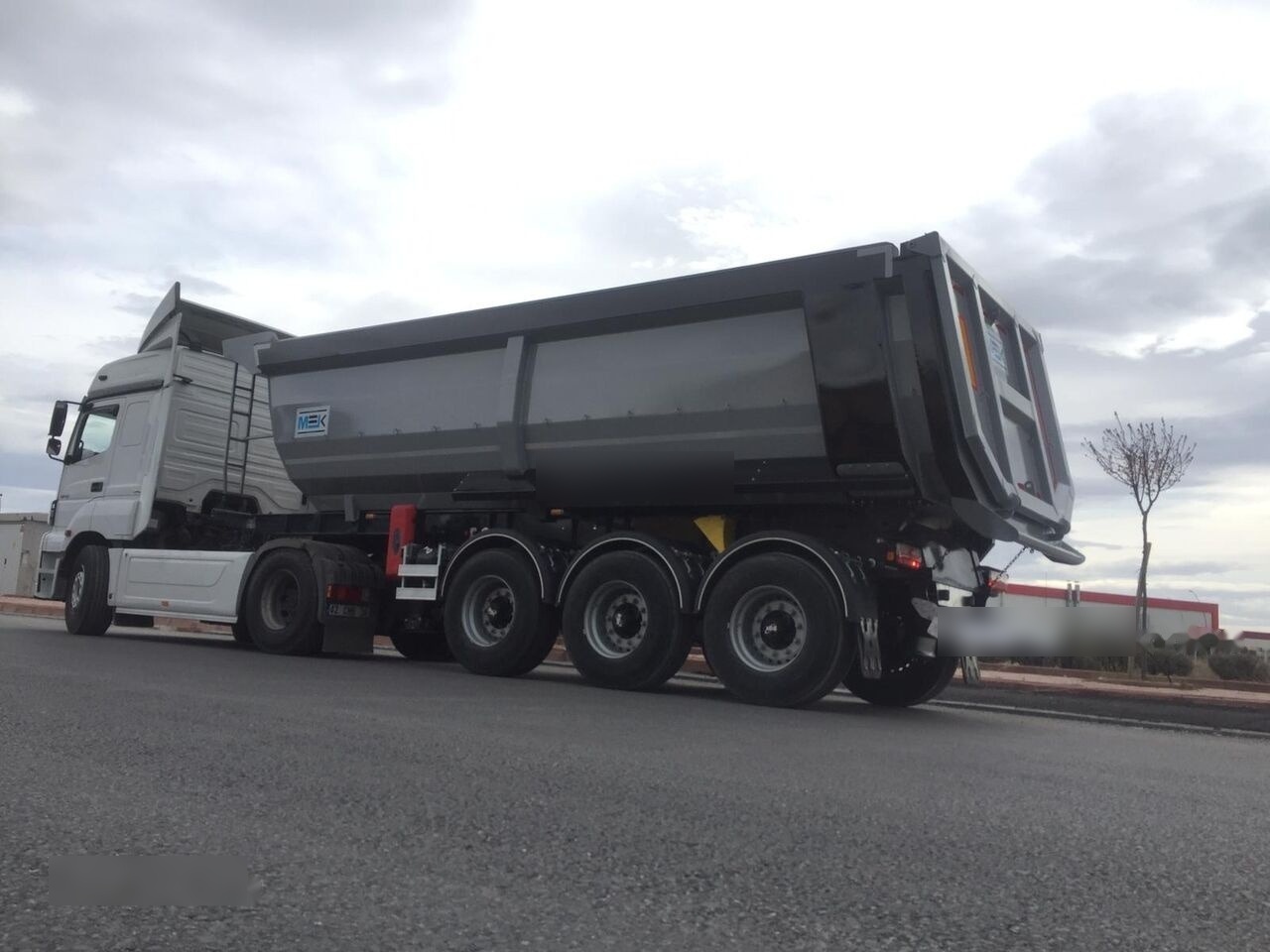 Scorpion Trailer SCORPION TRAILER NEW 3 AXLE TIPPER SEMI TRAILER (MANUFACTURER COMPANY) - Semi-remorque benne: photos 1 Scorpion Trailer SCORPION TRAILER NEW 3 AXLE TIPPER SEMI TRAILER (MANUFACTURER COMPANY) - Semi-remorque benne: photos 1