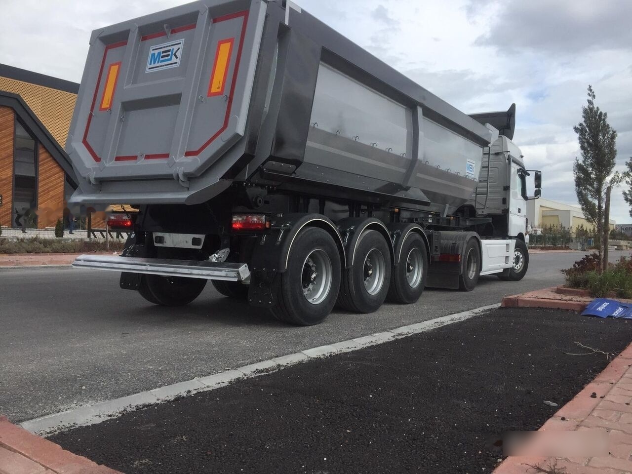 Scorpion Trailer SCORPION TRAILER NEW 3 AXLE TIPPER SEMI TRAILER (MANUFACTURER COMPANY) - Semi-remorque benne: photos 2 Scorpion Trailer SCORPION TRAILER NEW 3 AXLE TIPPER SEMI TRAILER (MANUFACTURER COMPANY) - Semi-remorque benne: photos 2