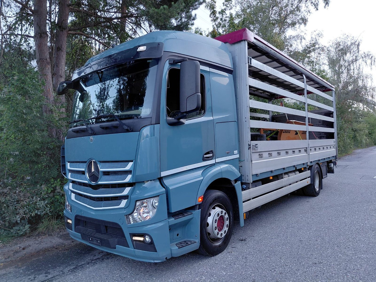 Mercedes-Benz Actros 1836 4x2, E6, Ladebordwand, Fahrschule - Camion à rideaux coulissants: photos 1 Mercedes-Benz Actros 1836 4x2, E6, Ladebordwand, Fahrschule - Camion à rideaux coulissants: photos 1