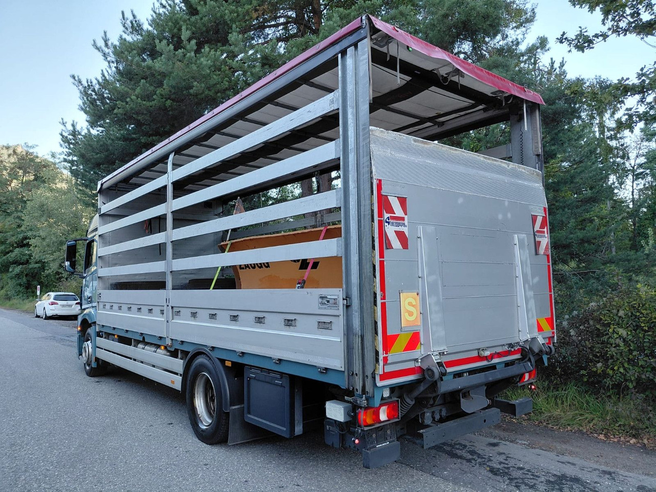 Mercedes-Benz Actros 1836 4x2, E6, Ladebordwand, Fahrschule - Camion à rideaux coulissants: photos 5 Mercedes-Benz Actros 1836 4x2, E6, Ladebordwand, Fahrschule - Camion à rideaux coulissants: photos 5