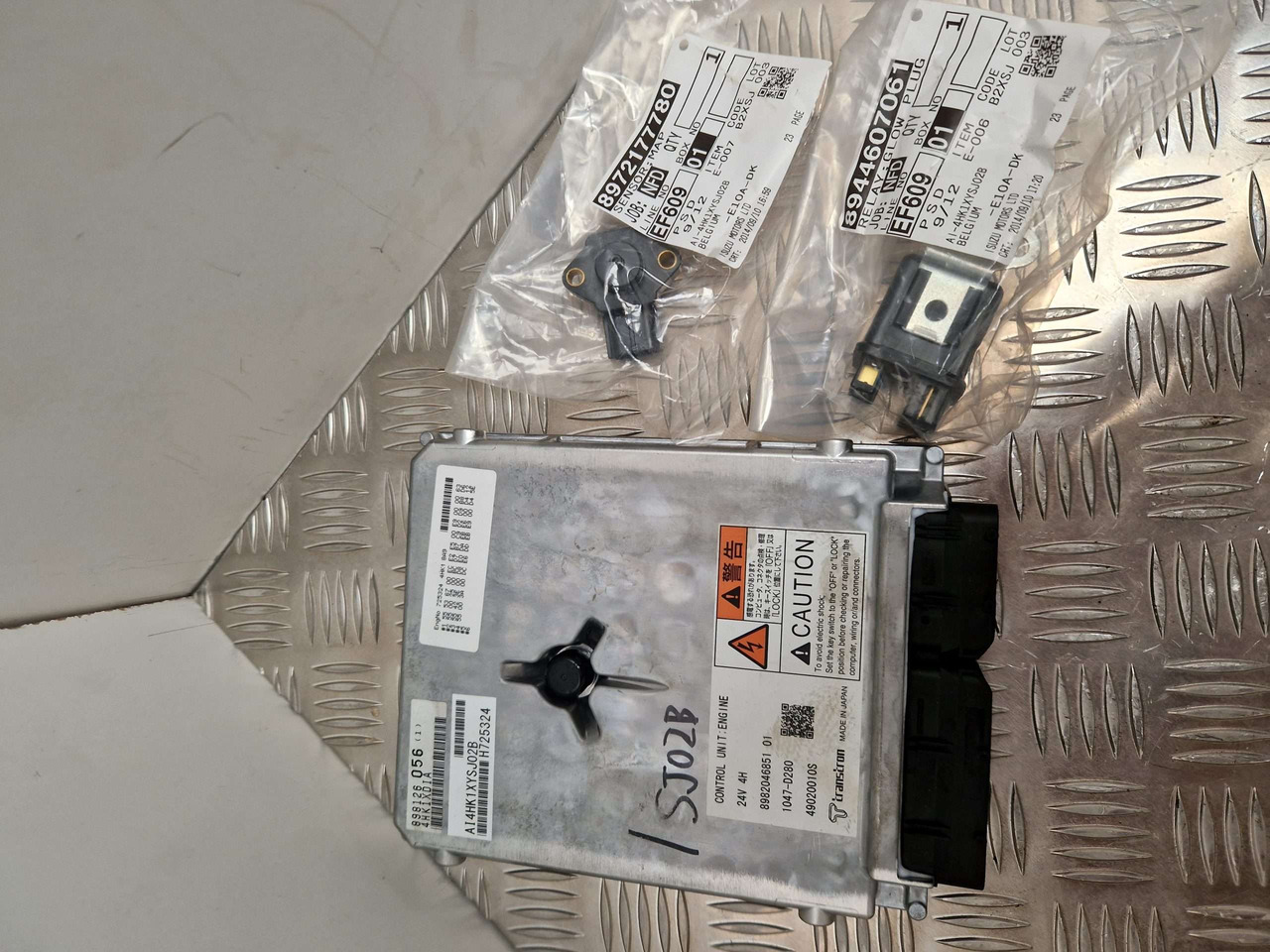 ISUZU ECU 4HK1 XYSJ02B 24V H725324 - Moteur et pièces pour Engins de chantier: photos 1 ISUZU ECU 4HK1 XYSJ02B 24V H725324 - Moteur et pièces pour Engins de chantier: photos 1