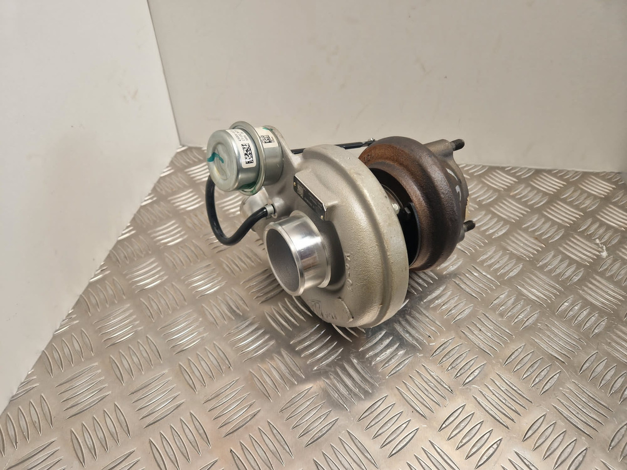 JCB turbocharger 320/06049 Garrett Turbo 762932-02 - Moteur et pièces pour Engins de chantier: photos 4 JCB turbocharger 320/06049 Garrett Turbo 762932-02 - Moteur et pièces pour Engins de chantier: photos 4