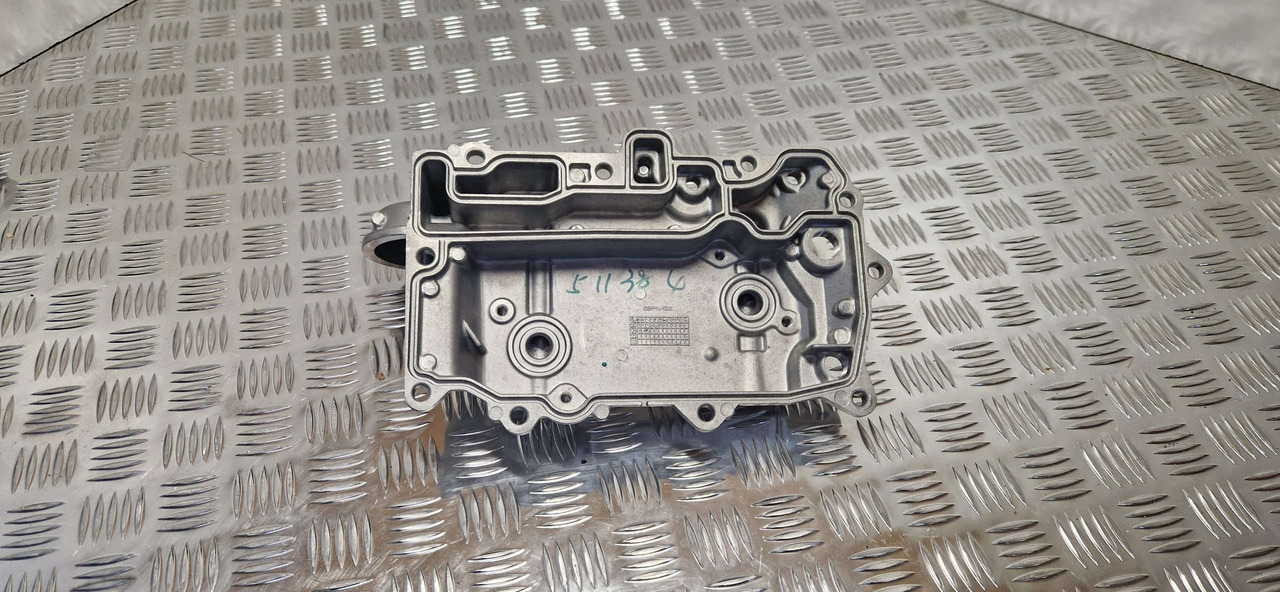 Oil cooler cover JCB 320/A4350 JCB Engine Cooler Cover - Moteur et pièces pour Engins de chantier: photos 3 Oil cooler cover JCB 320/A4350 JCB Engine Cooler Cover - Moteur et pièces pour Engins de chantier: photos 3