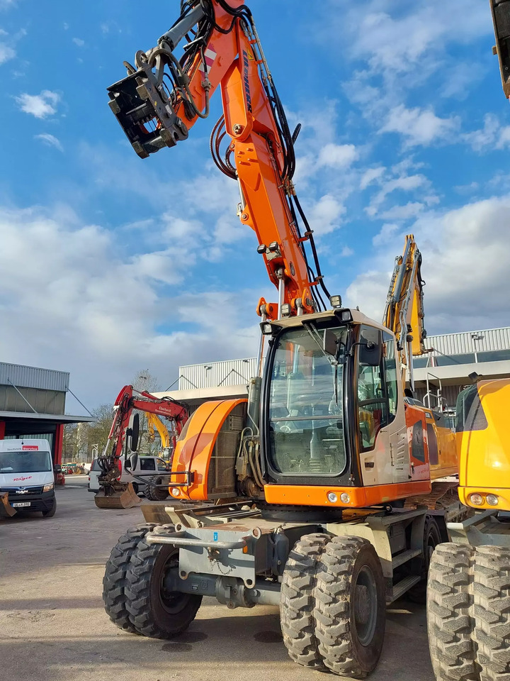 2014 Liebherr A 918Compact - Pelle sur pneus: photos 1 2014 Liebherr A 918Compact - Pelle sur pneus: photos 1