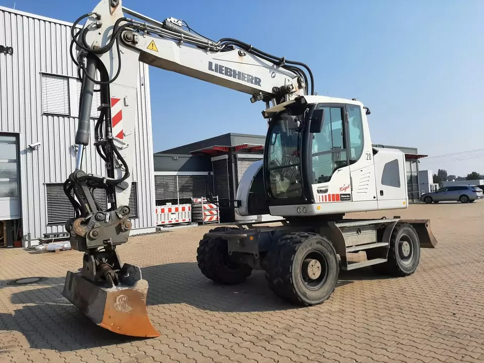 2015 Liebherr A 918Compact - Pelle sur pneus: photos 1 2015 Liebherr A 918Compact - Pelle sur pneus: photos 1
