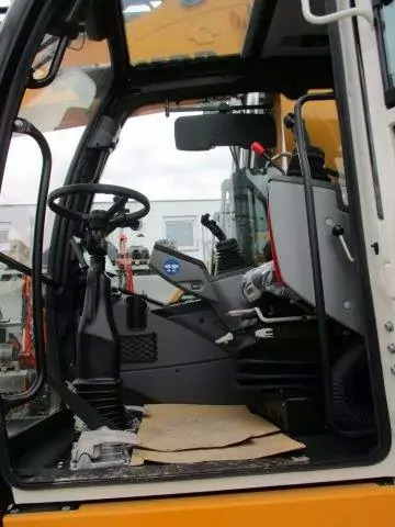 2023 Liebherr A 913 Compact G6.0-D Litronic - Pelle sur pneus: photos 5 2023 Liebherr A 913 Compact G6.0-D Litronic - Pelle sur pneus: photos 5