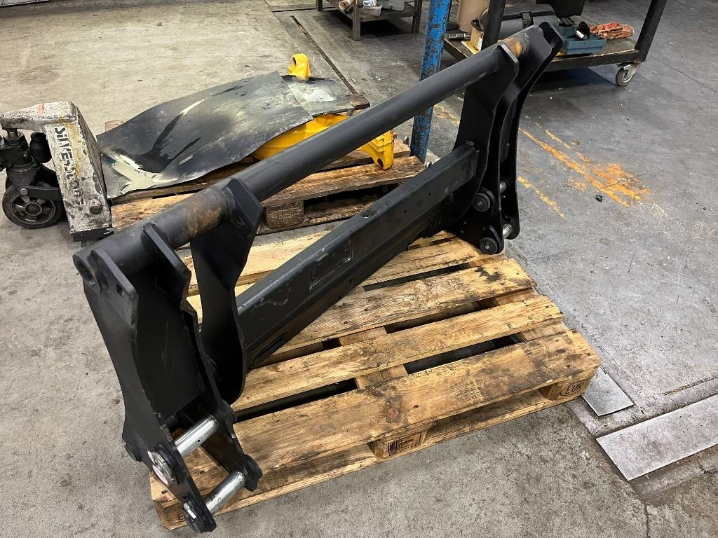 Redskapsfäste Stora Volvo fästet till Quicke Q8 ,  - Accessoire pour Machine agricole: photos 2 Redskapsfäste Stora Volvo fästet till Quicke Q8 ,  - Accessoire pour Machine agricole: photos 2