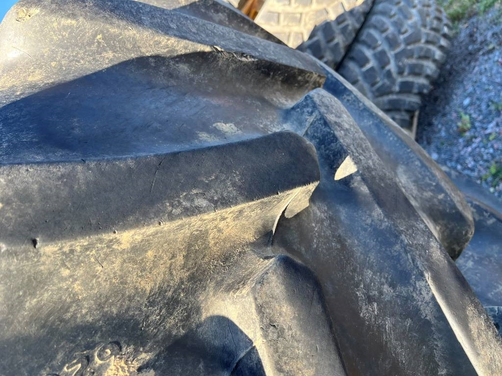 Goodyear 620/70R42 till New Holland / Ford 8670 - Pneu pour Machine agricole: photos 3 Goodyear 620/70R42 till New Holland / Ford 8670 - Pneu pour Machine agricole: photos 3