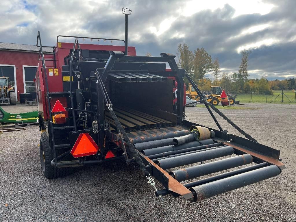 New Holland BB 960 A Dismantled: only spare parts - Presse à balles cubiques: photos 4 New Holland BB 960 A Dismantled: only spare parts - Presse à balles cubiques: photos 4