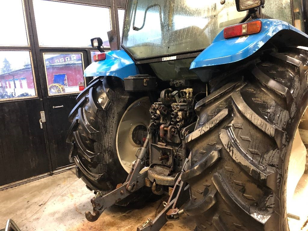 New Holland TS 110 Dismantled: only spare parts - Tracteur agricole: photos 3 New Holland TS 110 Dismantled: only spare parts - Tracteur agricole: photos 3