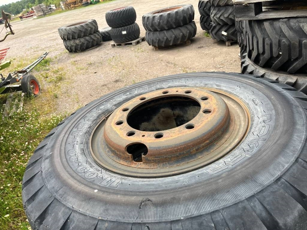 Nokian 11,00-20 till Cat 316 D - Pneu pour Engins de chantier: photos 3 Nokian 11,00-20 till Cat 316 D - Pneu pour Engins de chantier: photos 3