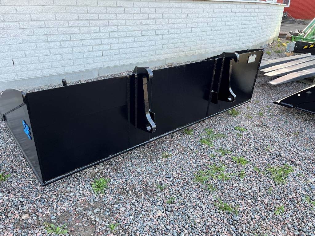 Planeringsskopa SE 2,20 Volvo L30 , L35 - Godet pour Engins de chantier: photos 3 Planeringsskopa SE 2,20 Volvo L30 , L35 - Godet pour Engins de chantier: photos 3