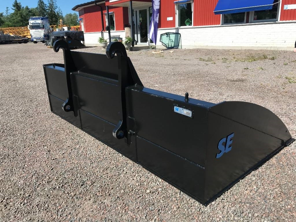 Planeringsskopa SE 2,65 Bred Rasskydd - Godet pour Engins de chantier: photos 3 Planeringsskopa SE 2,65 Bred Rasskydd - Godet pour Engins de chantier: photos 3