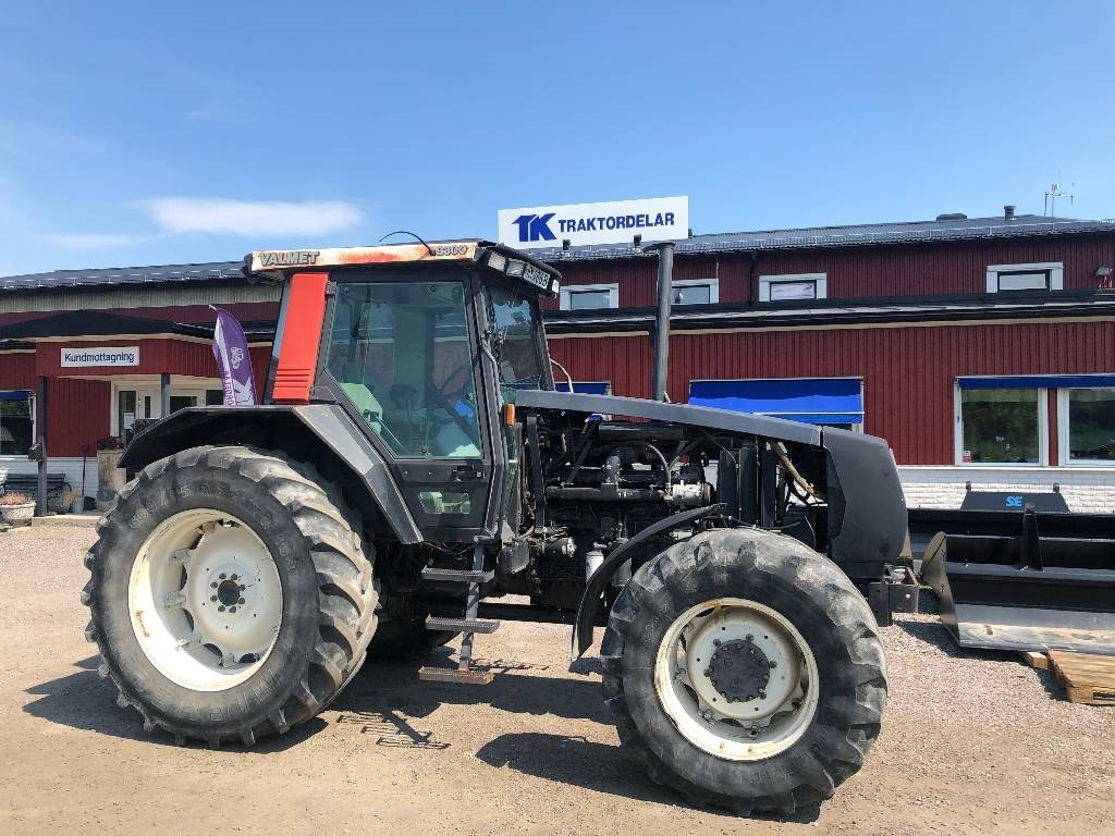 Valtra Valmet 8300 dismantled for spare parts - Tracteur agricole: photos 1 Valtra Valmet 8300 dismantled for spare parts - Tracteur agricole: photos 1