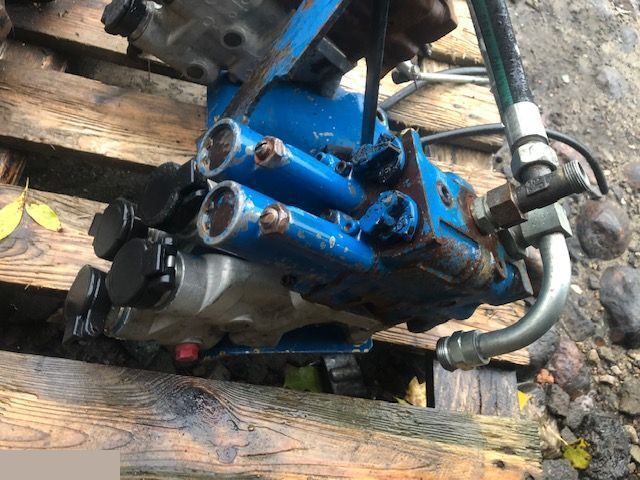 Ford New Holland - Rozdzielacz Hydrauliczny - Valve hydraulique pour Machine agricole: photos 4 Ford New Holland - Rozdzielacz Hydrauliczny - Valve hydraulique pour Machine agricole: photos 4