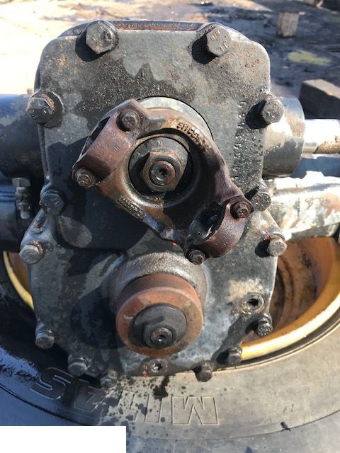 New Holland LM 435 - Most Napędowy Dana 602/212/89 - Essieu et pièces pour Machine agricole: photos 2 New Holland LM 435 - Most Napędowy Dana 602/212/89 - Essieu et pièces pour Machine agricole: photos 2