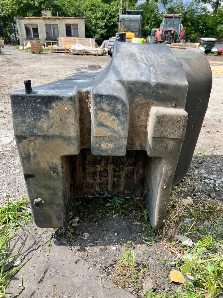 Réservoir de carburant pour Machine agricole New Holland T80x0 Zbiornik paliwa 87358308: photos 6