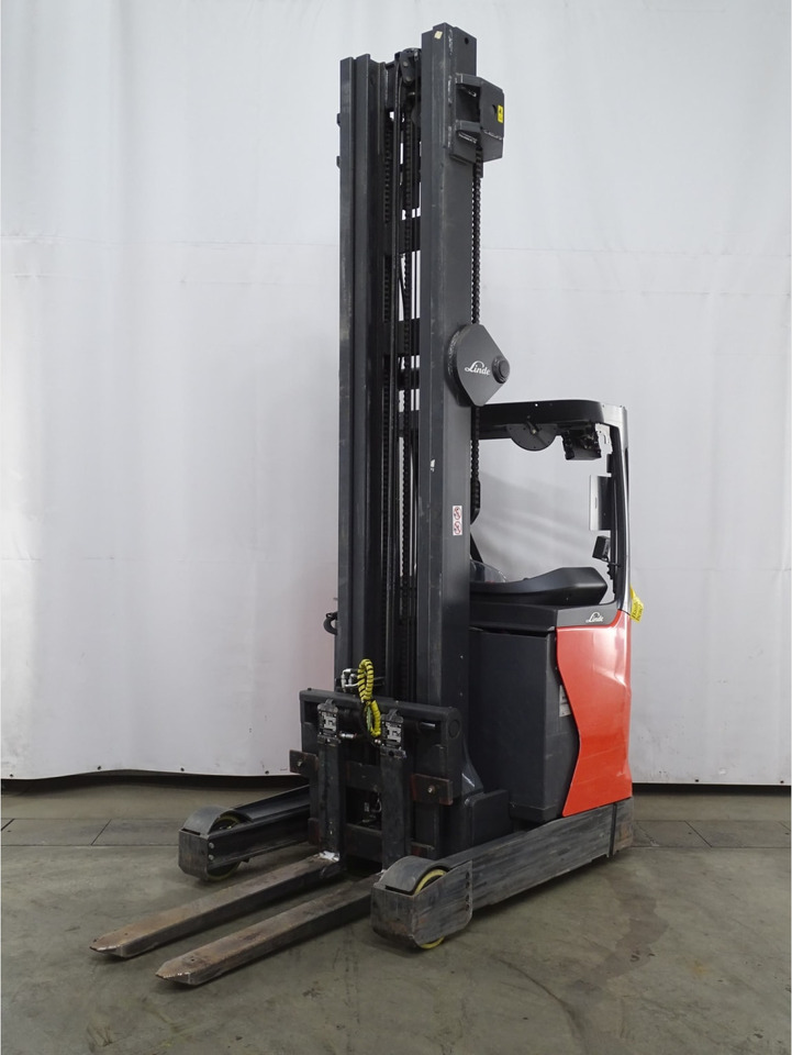 Linde R16HD-01 - Chariot à mât rétractable: photos 1 Linde R16HD-01 - Chariot à mât rétractable: photos 1