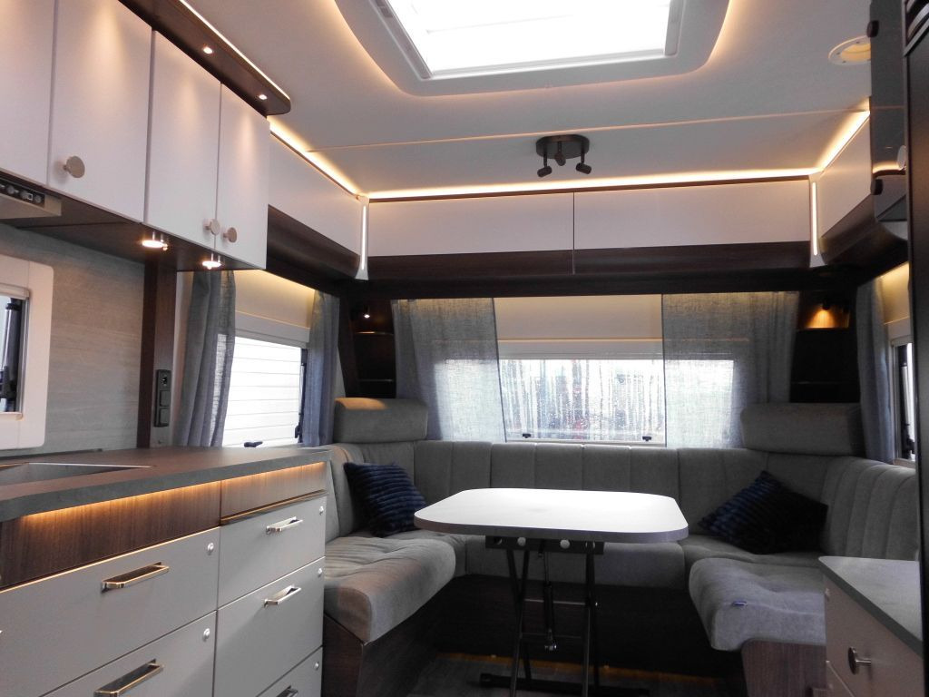 Polar 650 BSA Blueline Heckbad Einzelbetten 2xALDE ++ - Caravane: photos 1 Polar 650 BSA Blueline Heckbad Einzelbetten 2xALDE ++ - Caravane: photos 1