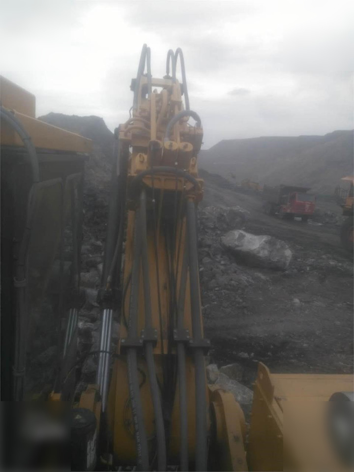 Pelle sur chenille 2013 CATERPILLAR 6015: photos 11 Pelle sur chenille 2013 CATERPILLAR 6015: photos 11