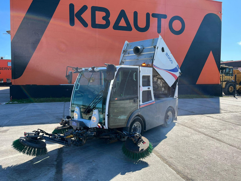 Dulevo 2000 SKY FIRST REGISTRATION 09.2015 - Balayeuse de voirie: photos 2 Dulevo 2000 SKY FIRST REGISTRATION 09.2015 - Balayeuse de voirie: photos 2