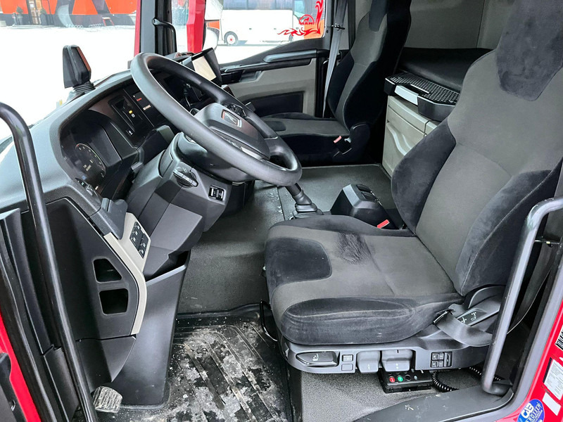 Photo d'intérieur 1: Camion frigorifique MAN TGL 8.220 4x2 THERMOKING V-800MAX / BOX L=6135 mm Photo d'intérieur 1: Camion frigorifique MAN TGL 8.220 4x2 THERMOKING V-800MAX / BOX L=6135 mm