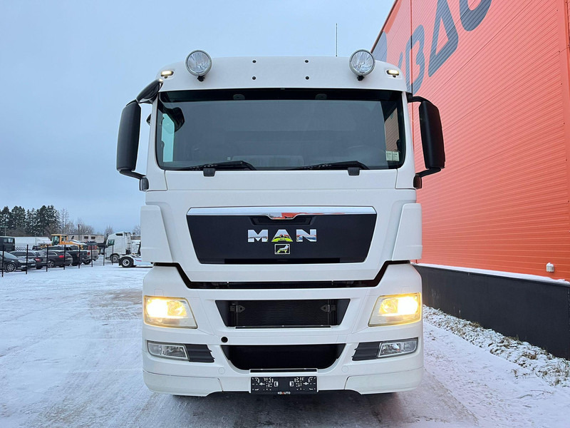 MAN TGX 35.540 8x4*4 9 TON FRONT AXLE / HYDRAULICS / PTO / INTARDER / CHASSIS L=6850 mm - Châssis cabine: photos 3 MAN TGX 35.540 8x4*4 9 TON FRONT AXLE / HYDRAULICS / PTO / INTARDER / CHASSIS L=6850 mm - Châssis cabine: photos 3