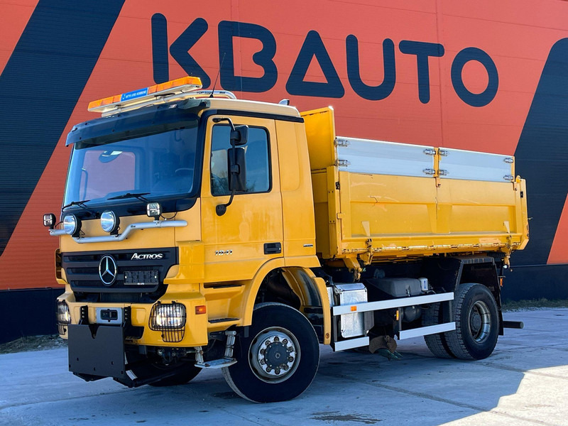 Mercedes-Benz Actros 1841 4x4 SNOW PLOW EQUIPMENT / UNDERBODY SCRAPER / BOX L=4495 mm - Camion benne: photos 1 Mercedes-Benz Actros 1841 4x4 SNOW PLOW EQUIPMENT / UNDERBODY SCRAPER / BOX L=4495 mm - Camion benne: photos 1
