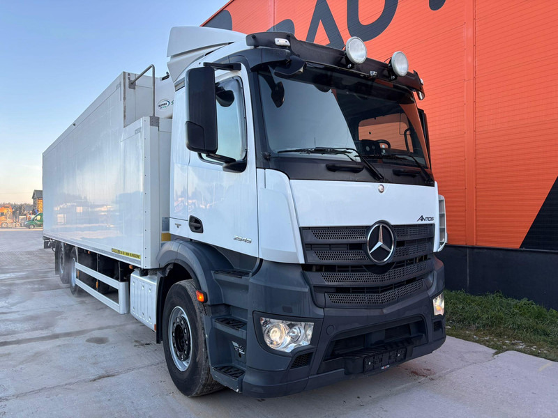 Mercedes-Benz Antos 2545 6x2*4 SUPRA 850 / BOX L=9489 mm / LOW MILEAGE ! - Camion frigorifique: photos 3 Mercedes-Benz Antos 2545 6x2*4 SUPRA 850 / BOX L=9489 mm / LOW MILEAGE ! - Camion frigorifique: photos 3