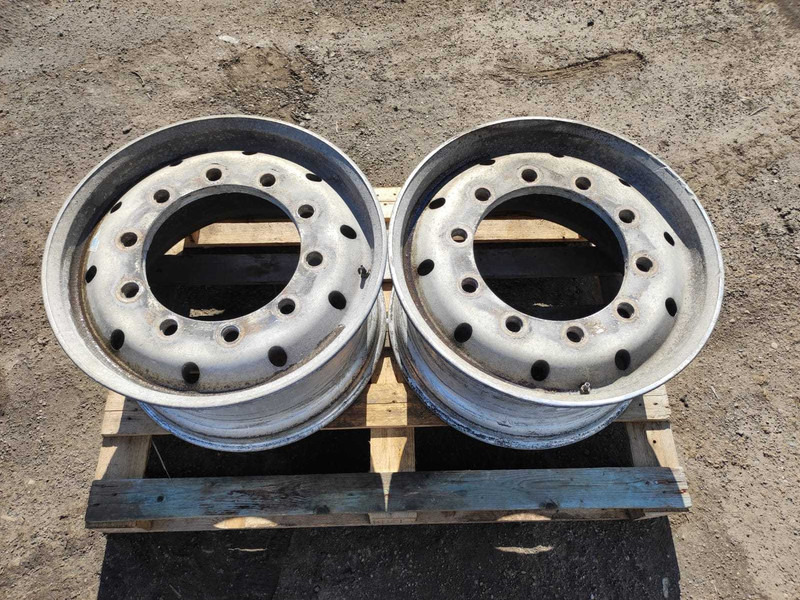 Rims for Volvo truck 22.5 x 11.75 / Volvo valuveljed - Pneu pour Camion: photos 1 Rims for Volvo truck 22.5 x 11.75 / Volvo valuveljed - Pneu pour Camion: photos 1