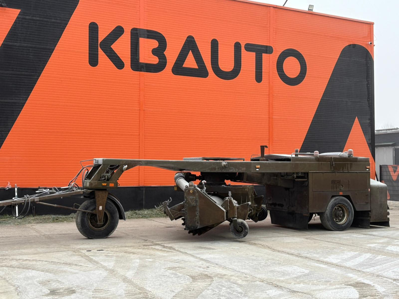 SCHÖRLING P17FV BROOM / BLOWER / 3053 HOURS - Balayeuse de voirie: photos 1 SCHÖRLING P17FV BROOM / BLOWER / 3053 HOURS - Balayeuse de voirie: photos 1