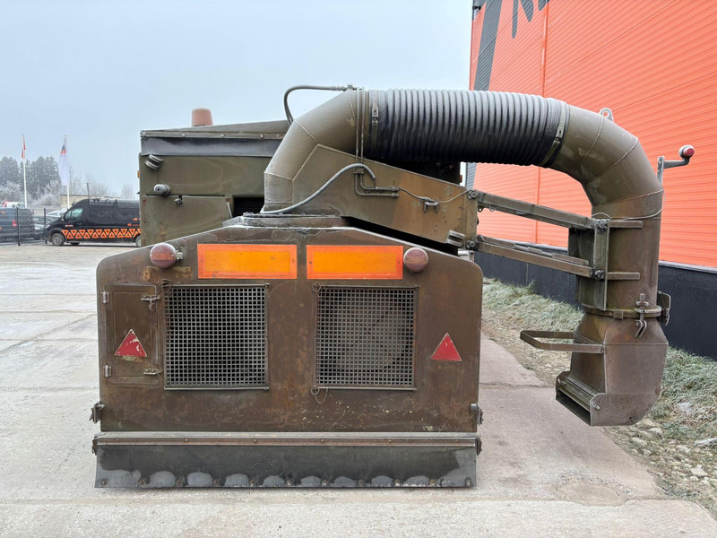 SCHÖRLING P17FV BROOM / BLOWER / 3053 HOURS - Balayeuse de voirie: photos 5 SCHÖRLING P17FV BROOM / BLOWER / 3053 HOURS - Balayeuse de voirie: photos 5