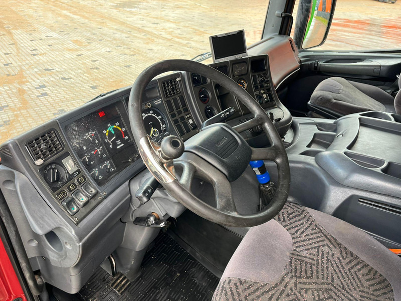 Camion vidangeur Scania P 94 4x2 TANK 9000 I + 1200 l / VACUUM Jurop PR150 / PRESSURE Pratissoli 150 bar / 102 l/min: photos 16 Camion vidangeur Scania P 94 4x2 TANK 9000 I + 1200 l / VACUUM Jurop PR150 / PRESSURE Pratissoli 150 bar / 102 l/min: photos 16