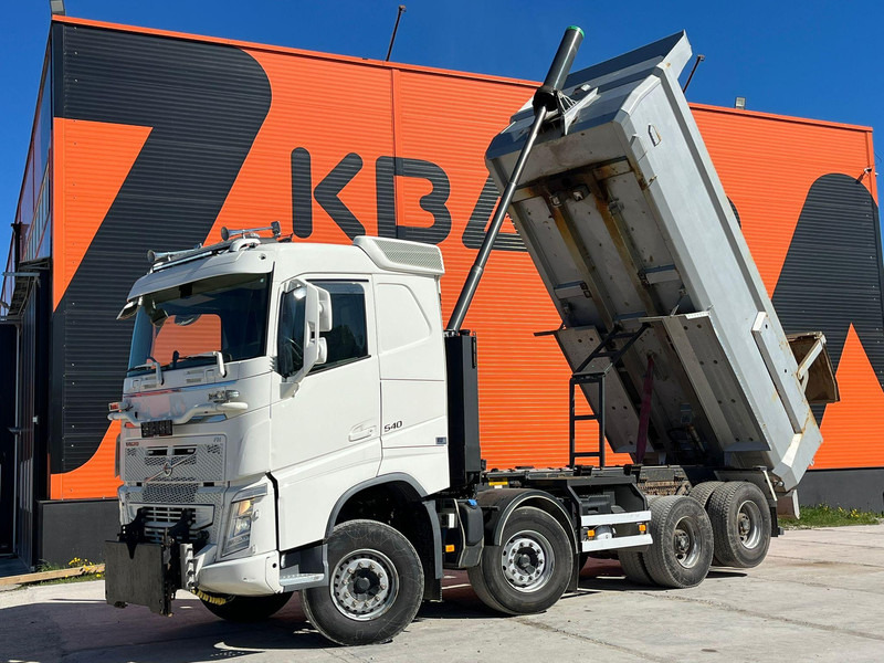Volvo FH 540 8x4 RETARDER / TANDEM AXLE LIFT / BIG AXLES / BOX L=5704 mm - Camion benne: photos 2 Volvo FH 540 8x4 RETARDER / TANDEM AXLE LIFT / BIG AXLES / BOX L=5704 mm - Camion benne: photos 2