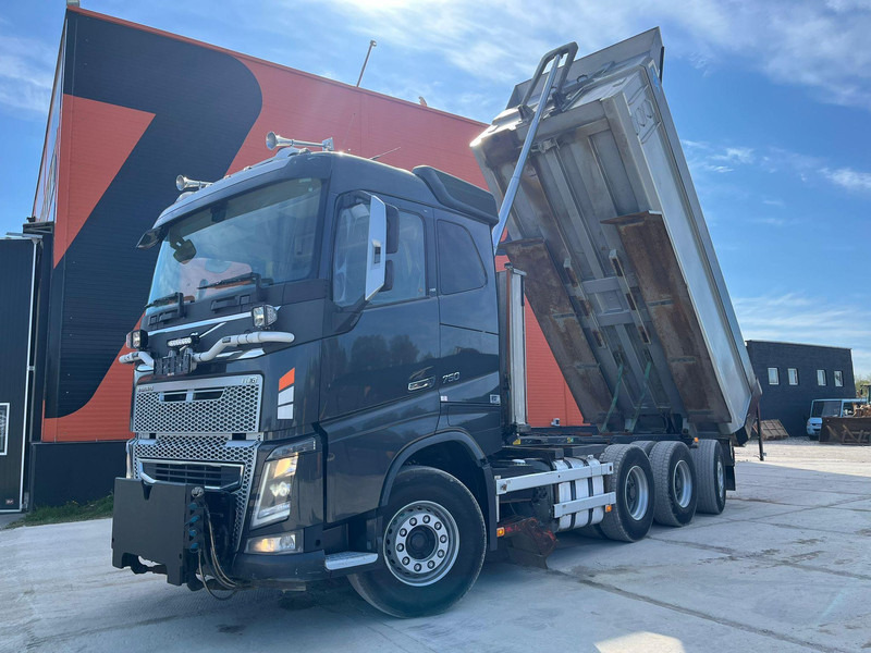 Volvo FH 750 8x4*4 UNDERBODY SCRAPER / RETARDER / BOX L=5940 mm - Camion benne: photos 2 Volvo FH 750 8x4*4 UNDERBODY SCRAPER / RETARDER / BOX L=5940 mm - Camion benne: photos 2
