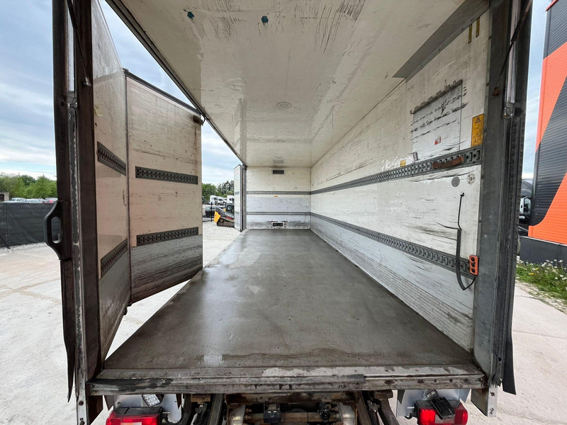 Camion fourgon Volvo FM 330 4x2 BOX L=7533 mm: photos 12