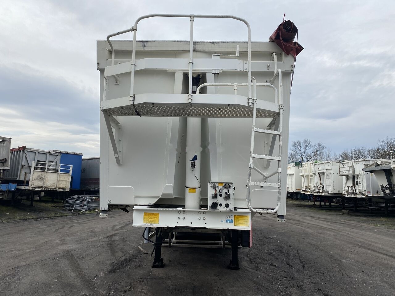 Semi-remorque benne Benalu: photos 8 Semi-remorque benne Benalu: photos 8