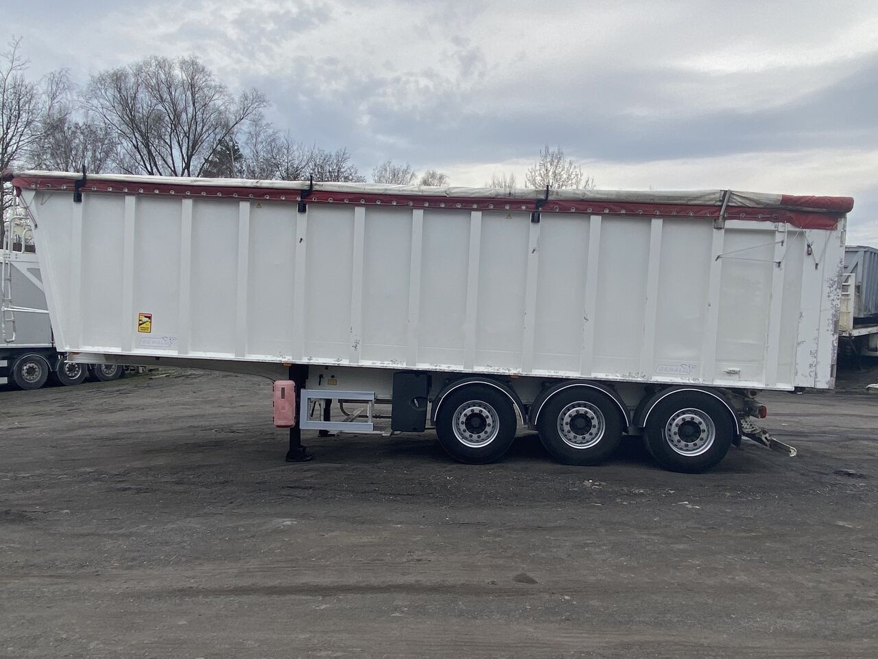 Semi-remorque benne Benalu: photos 6 Semi-remorque benne Benalu: photos 6