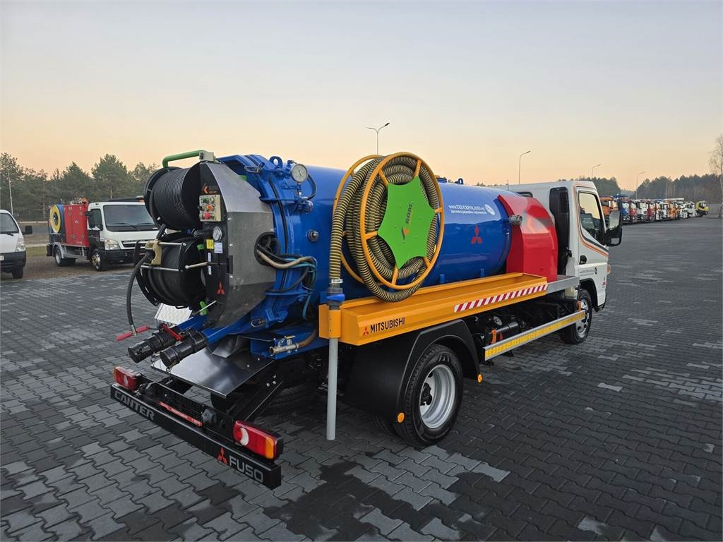 Mitsubishi ROM KOKS SMART COMBI WUKO HOT WATER FOR CLEANING S - Camion vidangeur: photos 1 Mitsubishi ROM KOKS SMART COMBI WUKO HOT WATER FOR CLEANING S - Camion vidangeur: photos 1