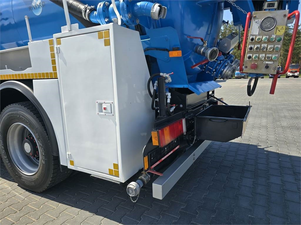 Camion vidangeur Renault WUKO RIVARD for collecting liquid waste: photos 17 Camion vidangeur Renault WUKO RIVARD for collecting liquid waste: photos 17