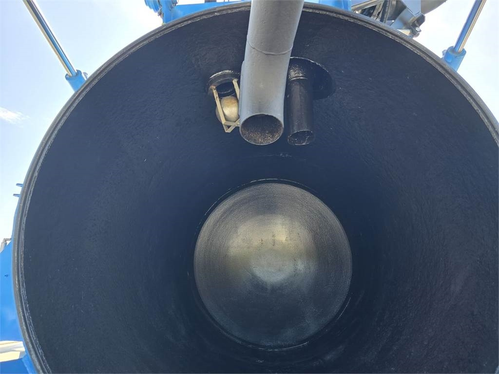 Camion vidangeur Renault WUKO RIVARD for collecting liquid waste: photos 30 Camion vidangeur Renault WUKO RIVARD for collecting liquid waste: photos 30