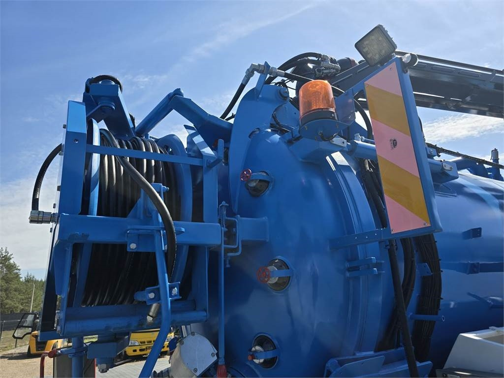 Camion vidangeur Renault WUKO RIVARD for collecting liquid waste: photos 19 Camion vidangeur Renault WUKO RIVARD for collecting liquid waste: photos 19