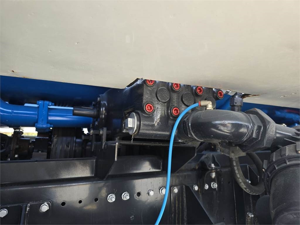 Camion vidangeur Renault WUKO RIVARD for collecting liquid waste: photos 13 Camion vidangeur Renault WUKO RIVARD for collecting liquid waste: photos 13