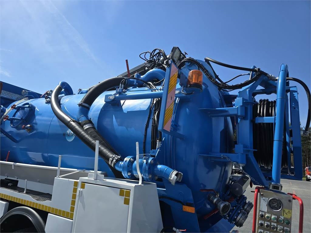 Camion vidangeur Renault WUKO RIVARD for collecting liquid waste: photos 16 Camion vidangeur Renault WUKO RIVARD for collecting liquid waste: photos 16