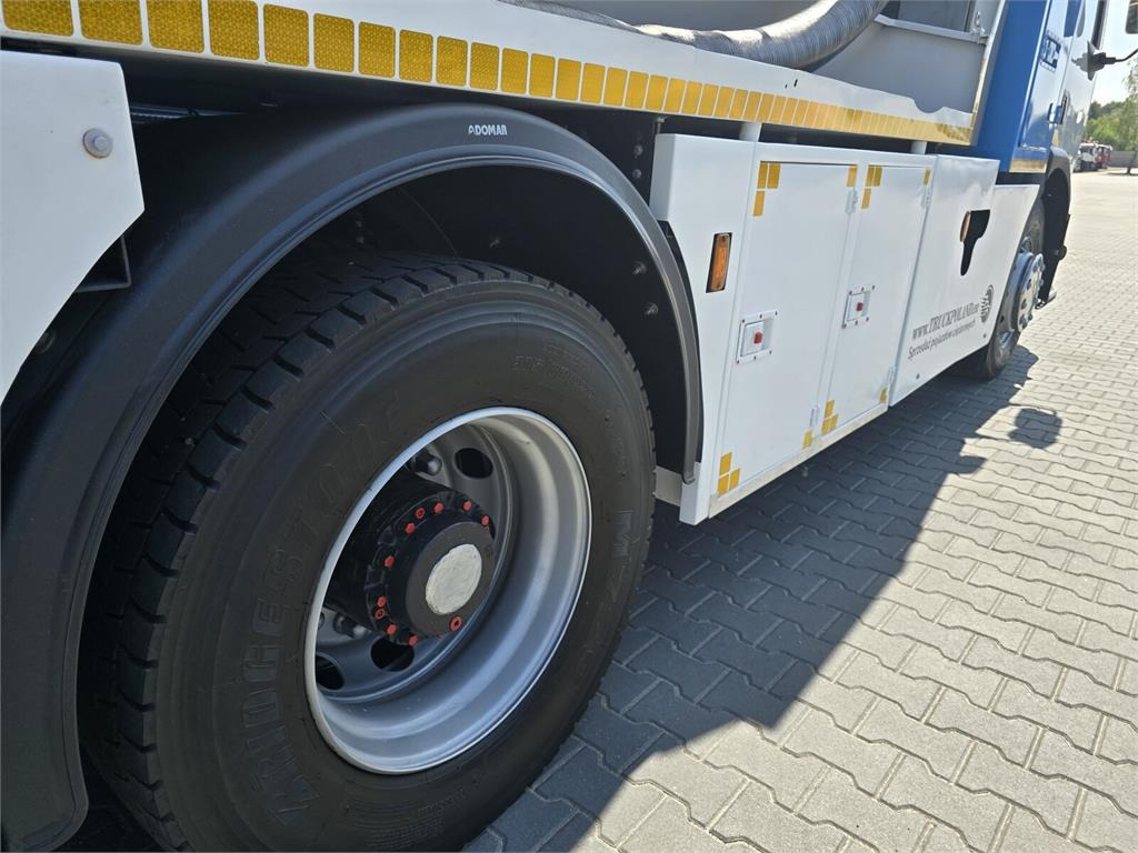 Véhicule de voirie/ Spécial Renault 4x2 WUKO RIVARD for collecting liquid waste: photos 21 Véhicule de voirie/ Spécial Renault 4x2 WUKO RIVARD for collecting liquid waste: photos 21