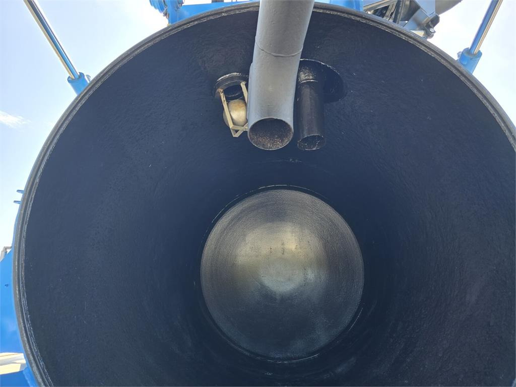 Véhicule de voirie/ Spécial Renault 4x2 WUKO RIVARD for collecting liquid waste: photos 30 Véhicule de voirie/ Spécial Renault 4x2 WUKO RIVARD for collecting liquid waste: photos 30