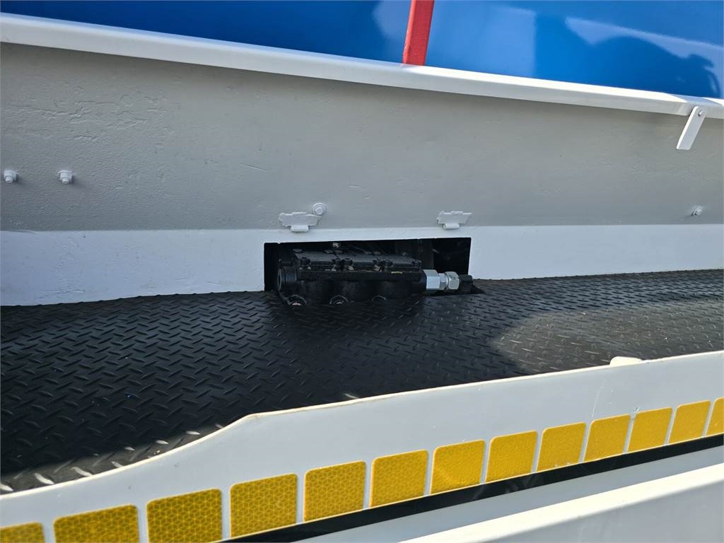 Véhicule de voirie/ Spécial Renault 4x2 WUKO RIVARD for collecting liquid waste: photos 14 Véhicule de voirie/ Spécial Renault 4x2 WUKO RIVARD for collecting liquid waste: photos 14